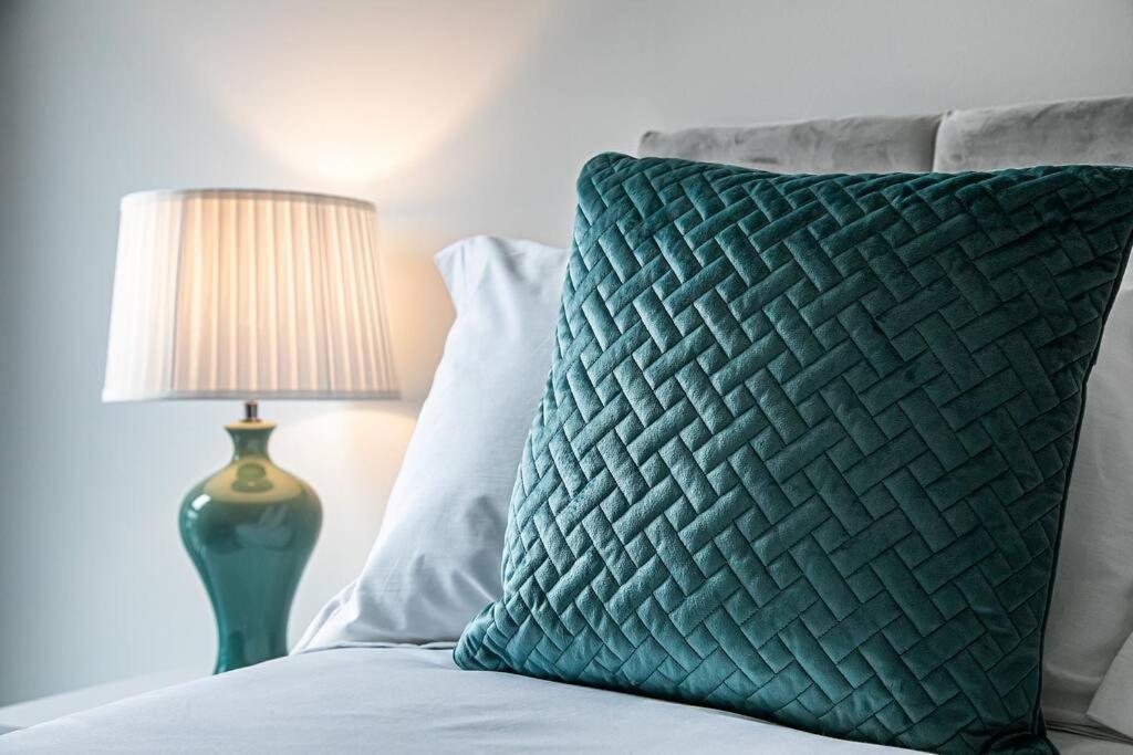 Apartment Stylish 2 Bed 87 - Centre, Free Parking, Alexa, Espresso Machine & Netflix - Hosted By Host Save