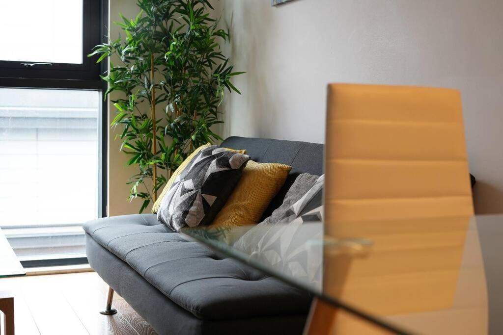 Stylish 2 Bed 87 - Centre, Free Parking, Alexa, Espresso Machine & Netflix - Hosted By Host Save *