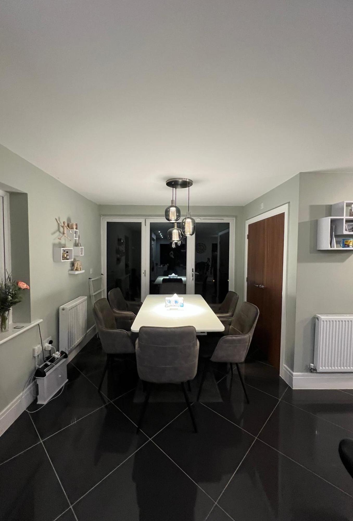 Spacious King Size Detached House Free Wifi Free Parking *