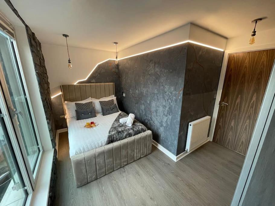 House Of Suede By Unis Estates Apartamento Sheffield