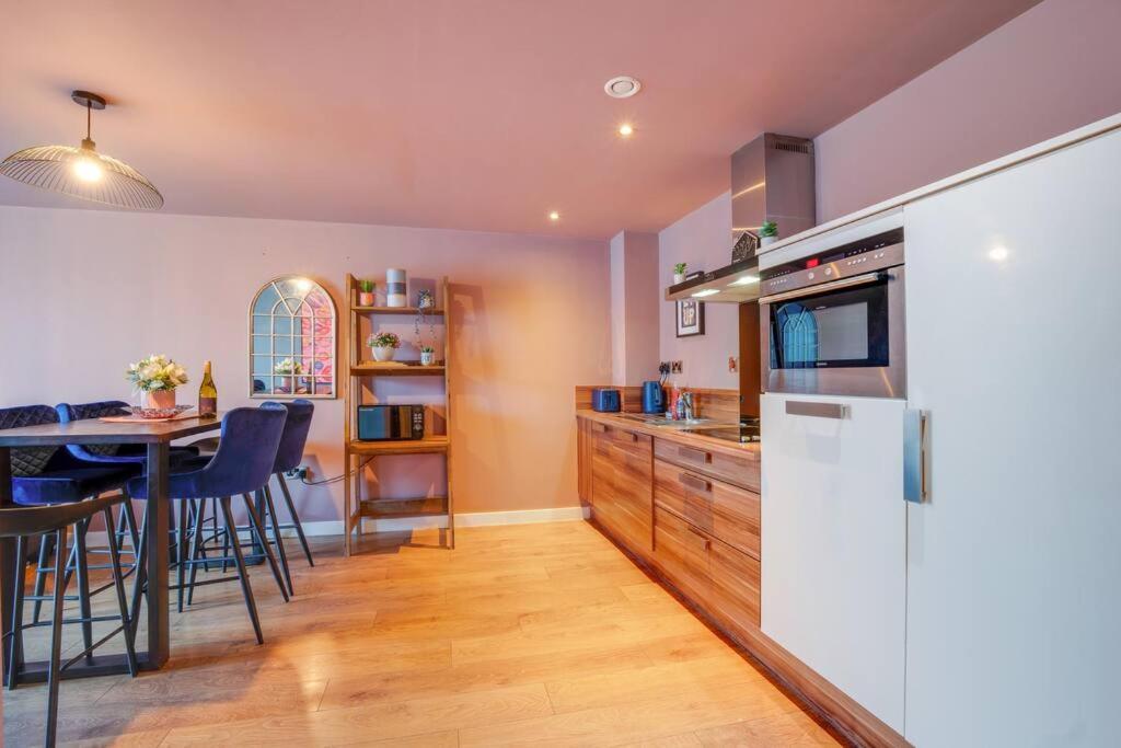Two Br With Private Parking * Sheffield