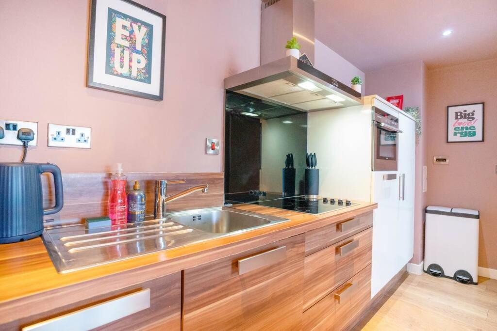 Two Br With Private Parking Sheffield