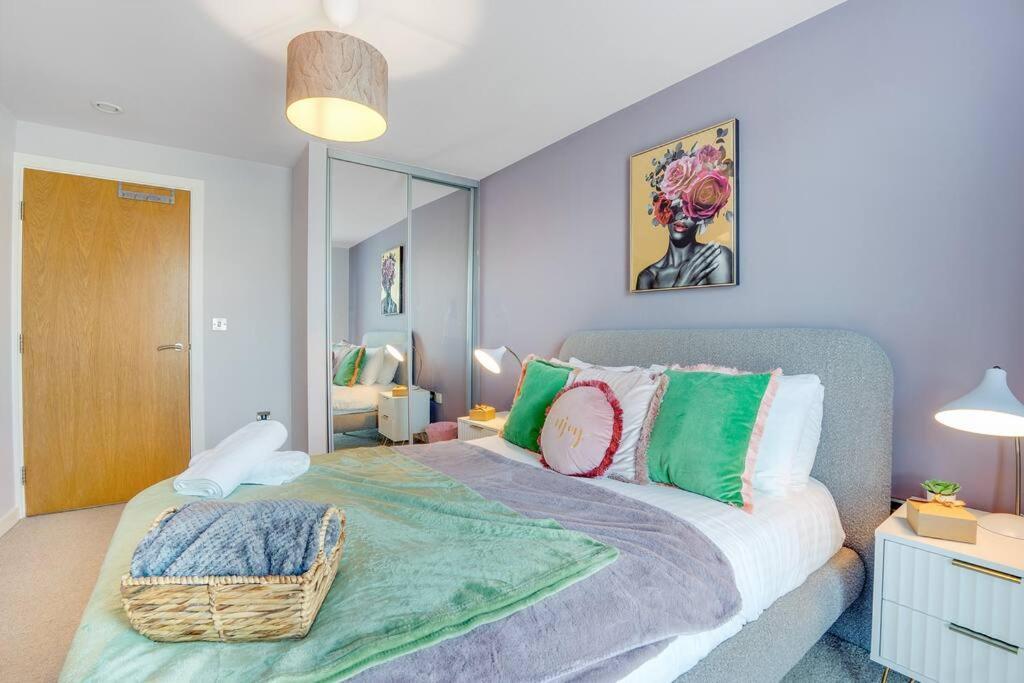 Two Br With Private Parking Apartment *