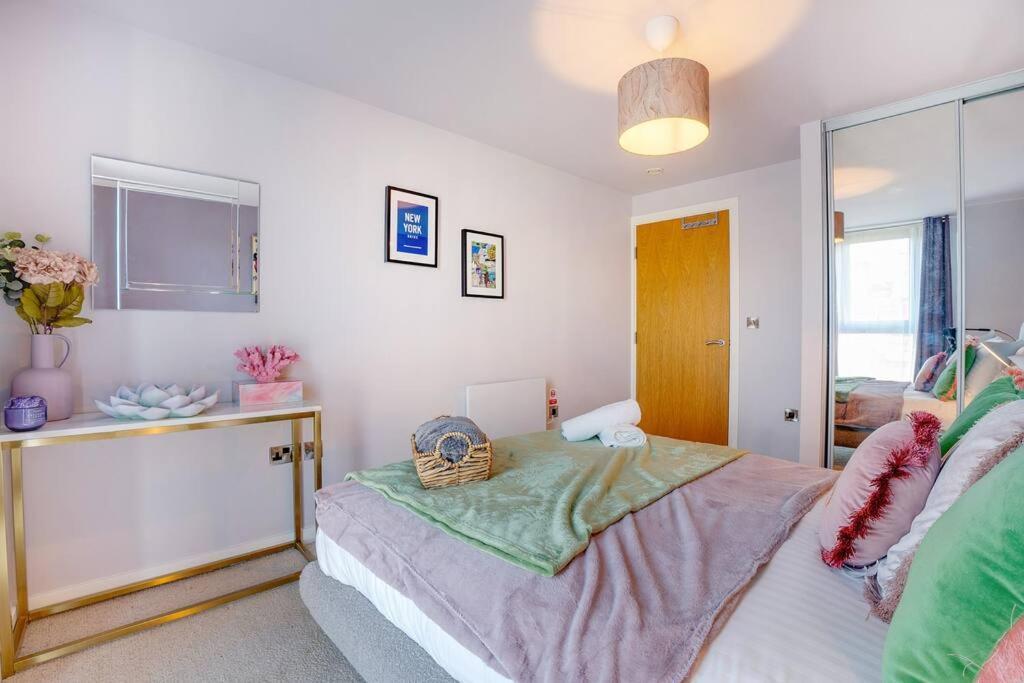 Apartment Two Br With Private Parking *