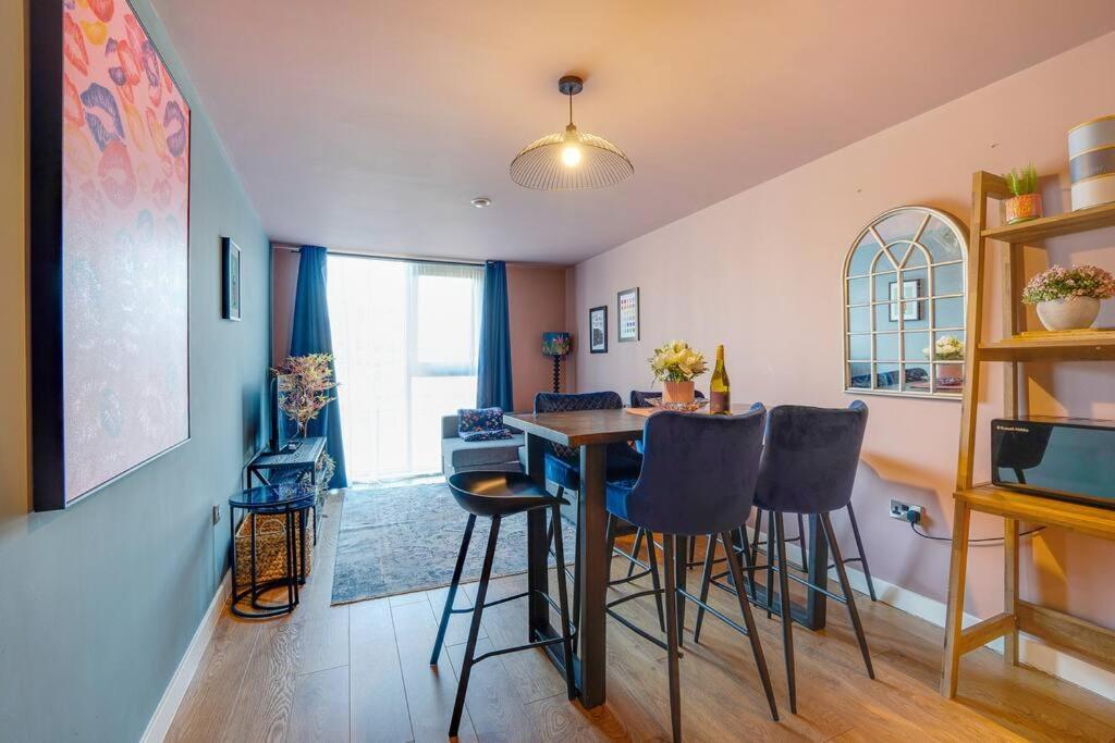 Two Br With Private Parking Apartment Sheffield