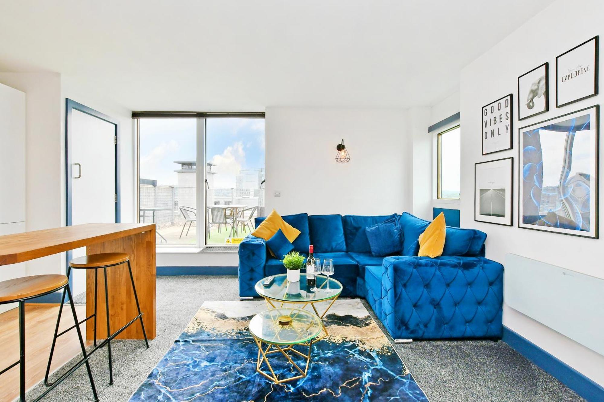 Penthouse With Rooftop Terrace & Free Parking