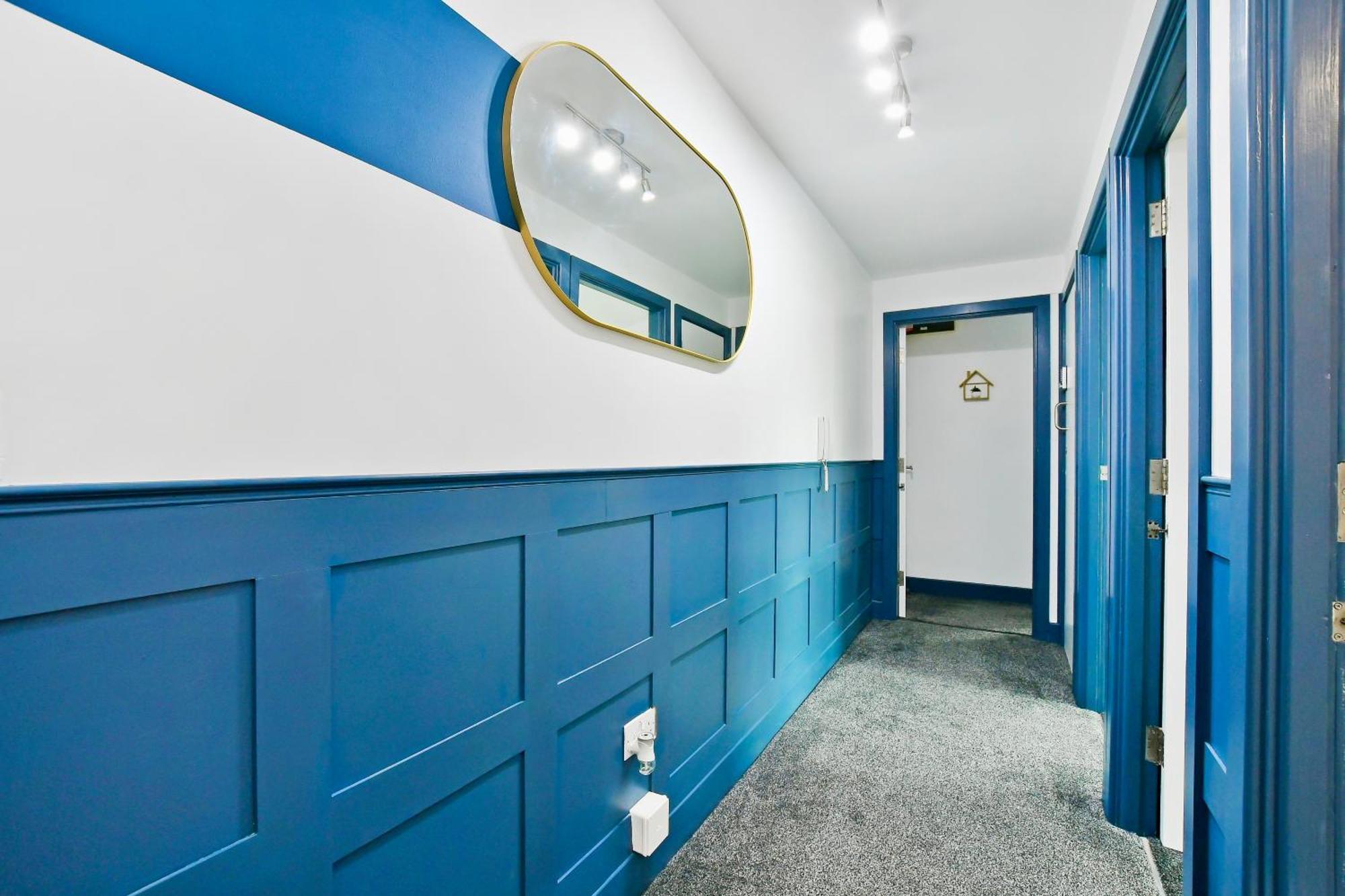 Penthouse With Rooftop Terrace & Free Parking Apartment