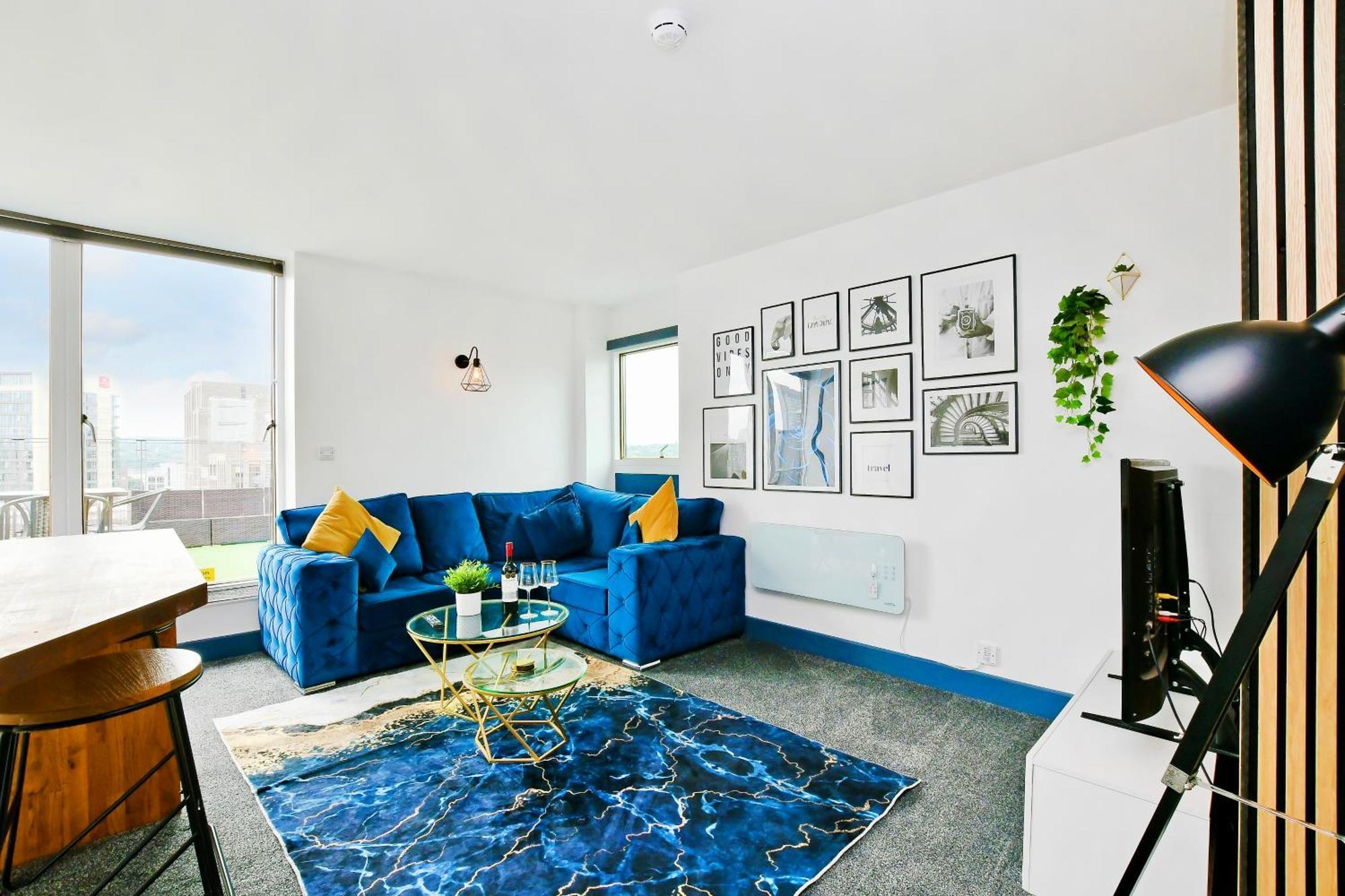 Penthouse With Rooftop Terrace & Free Parking Apartment *