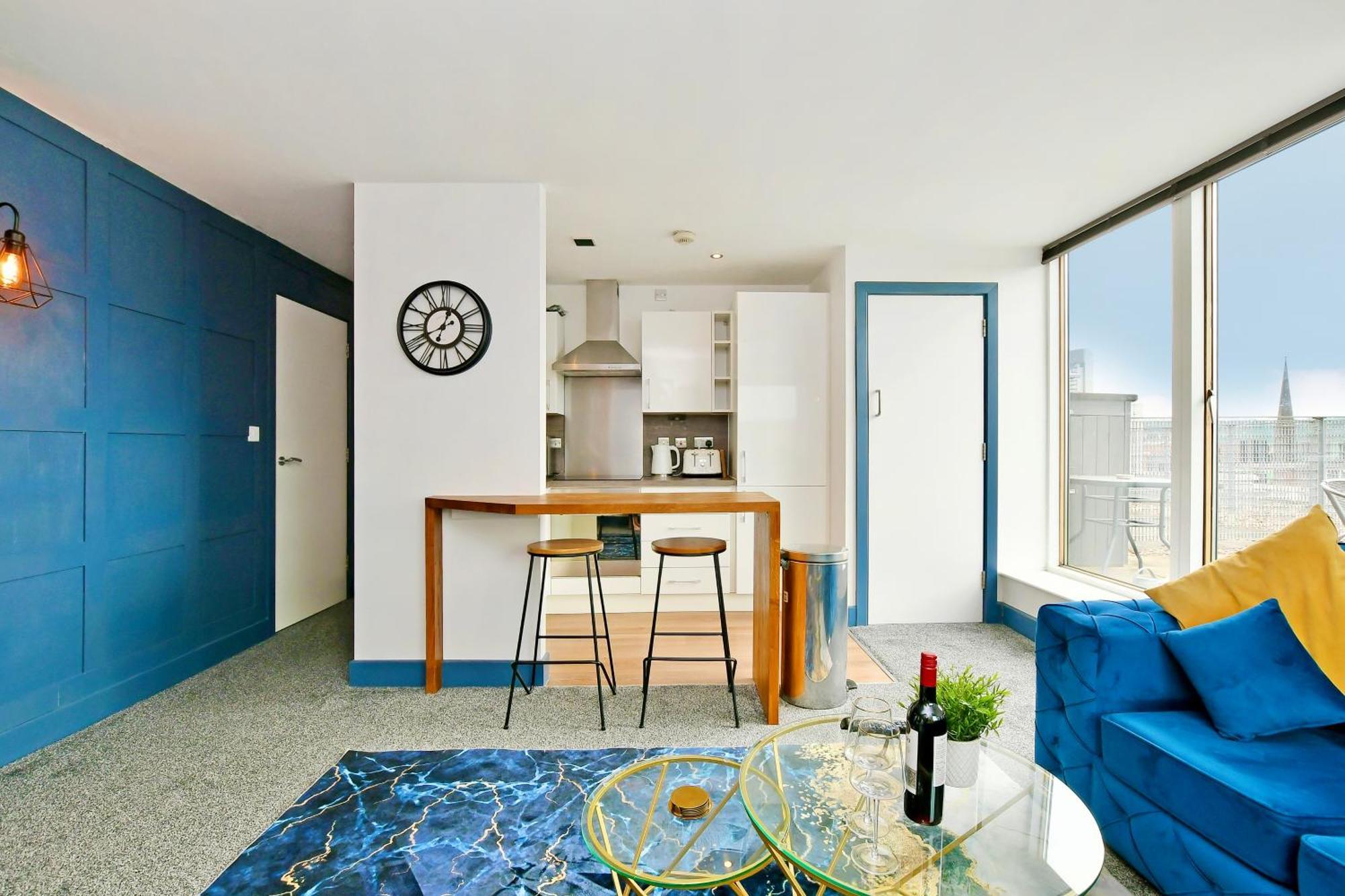 Penthouse With Rooftop Terrace & Free Parking *