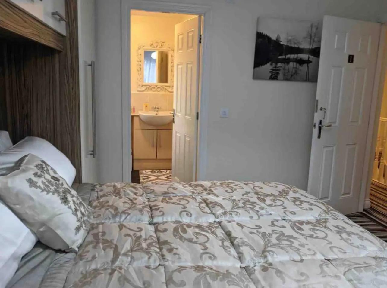 Shining Bank Holiday home *