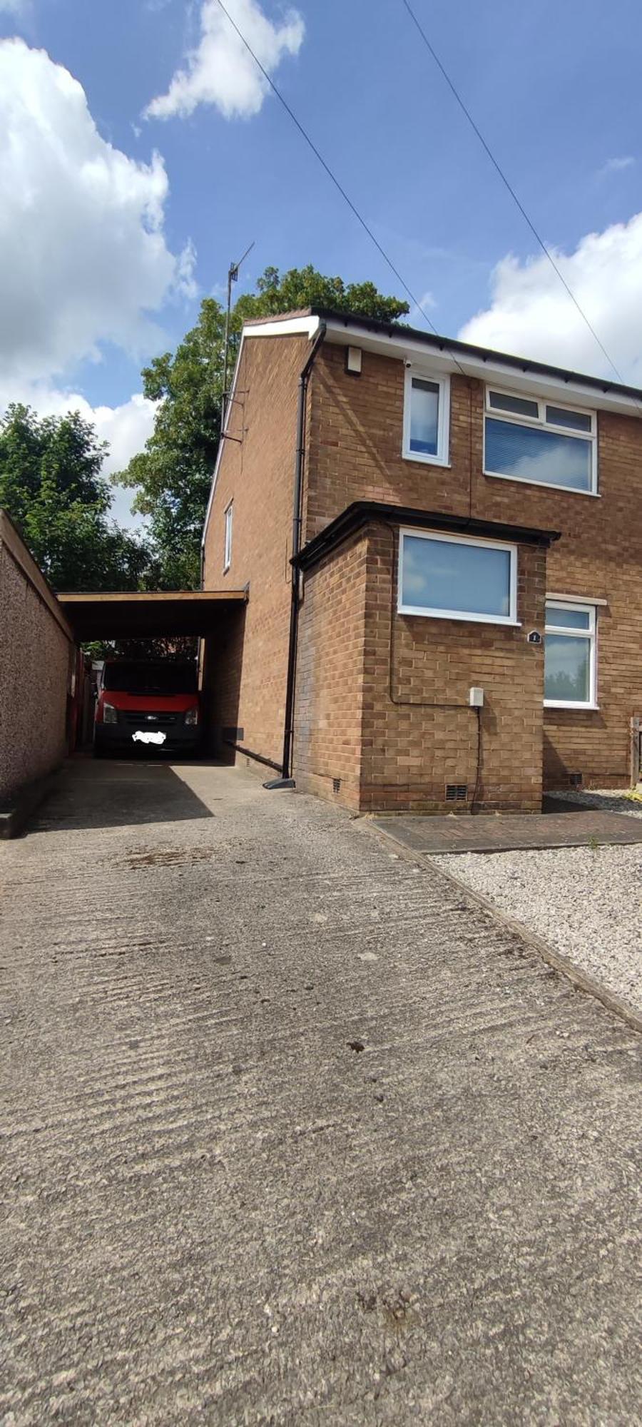 Meadowhall Work Or Leisure Off Road Parking With Cctv * Sheffield