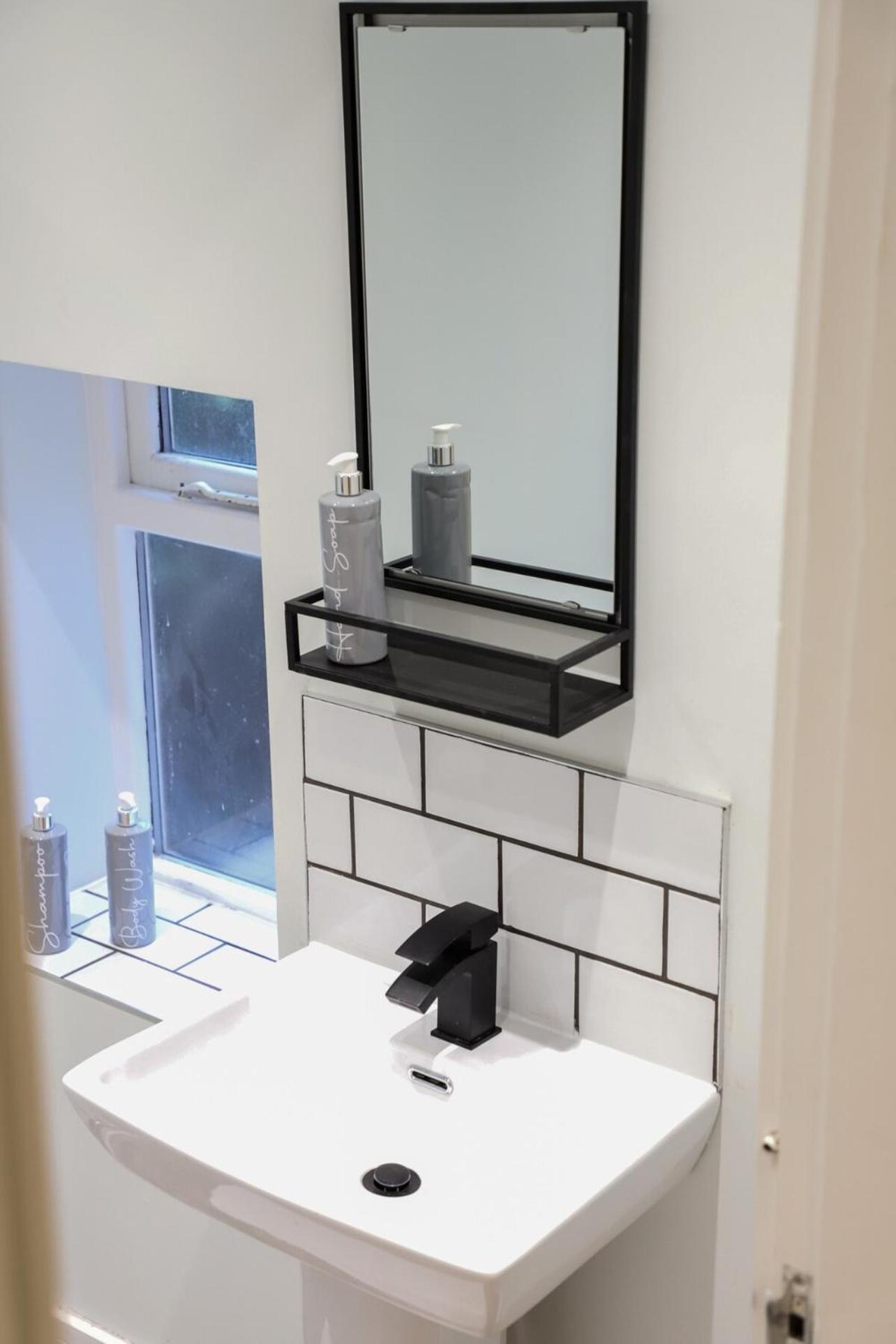 New- Modern 2br Wifi Sleep5 Centre *