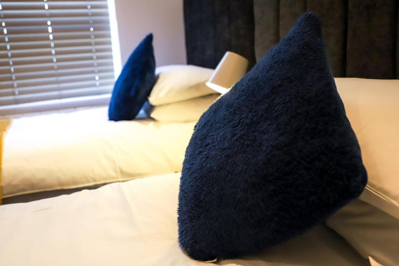 New- Modern 2br Wifi Sleep5 Centre