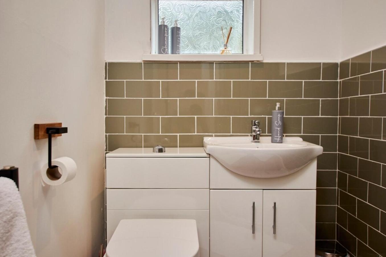New - 2 Bedroom House Close To Arena, Meadowhall, M1