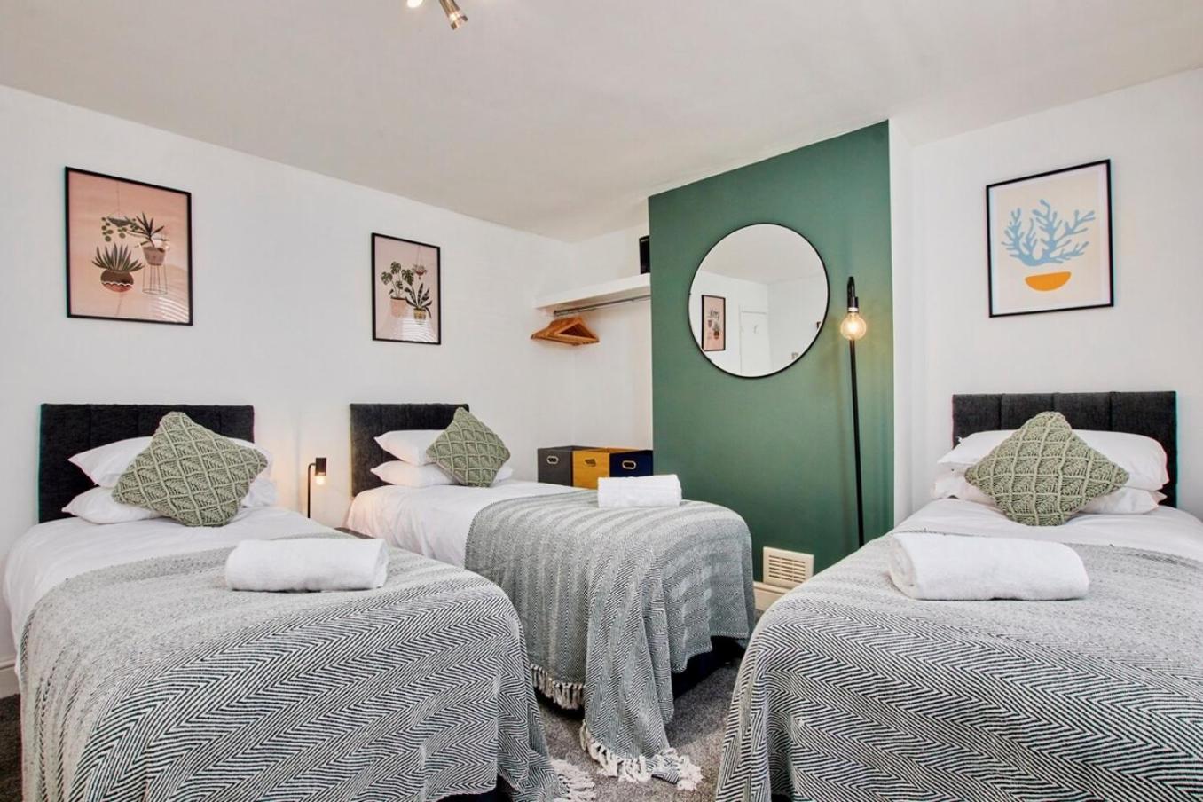 New - 2 Bedroom House Close To Arena, Meadowhall, M1 *