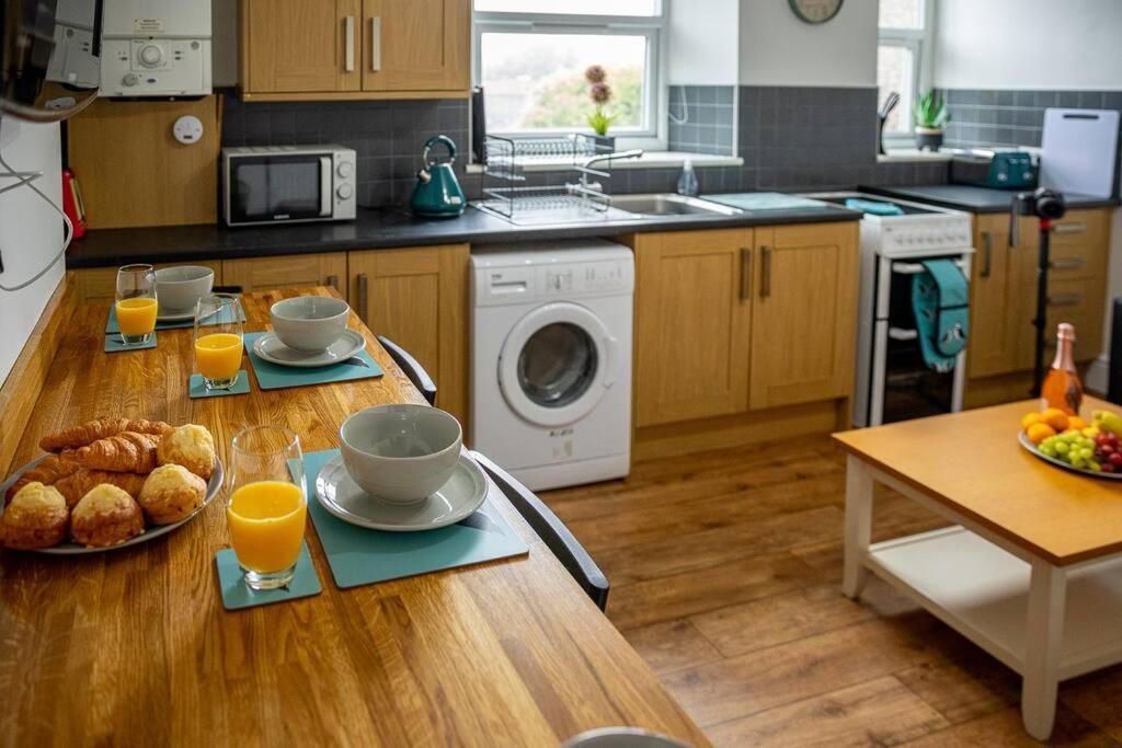 Collegiate Crescent Charm, Cozy 4br Retreat Apartment Sheffield