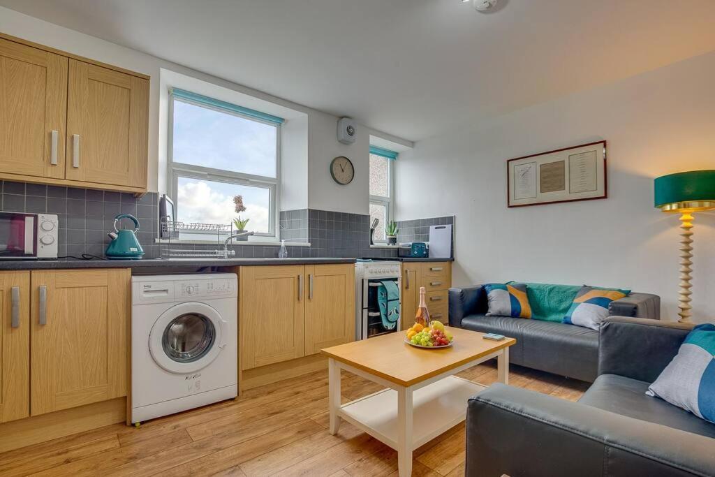 Apartment Collegiate Crescent Charm, Cozy 4br Retreat Sheffield