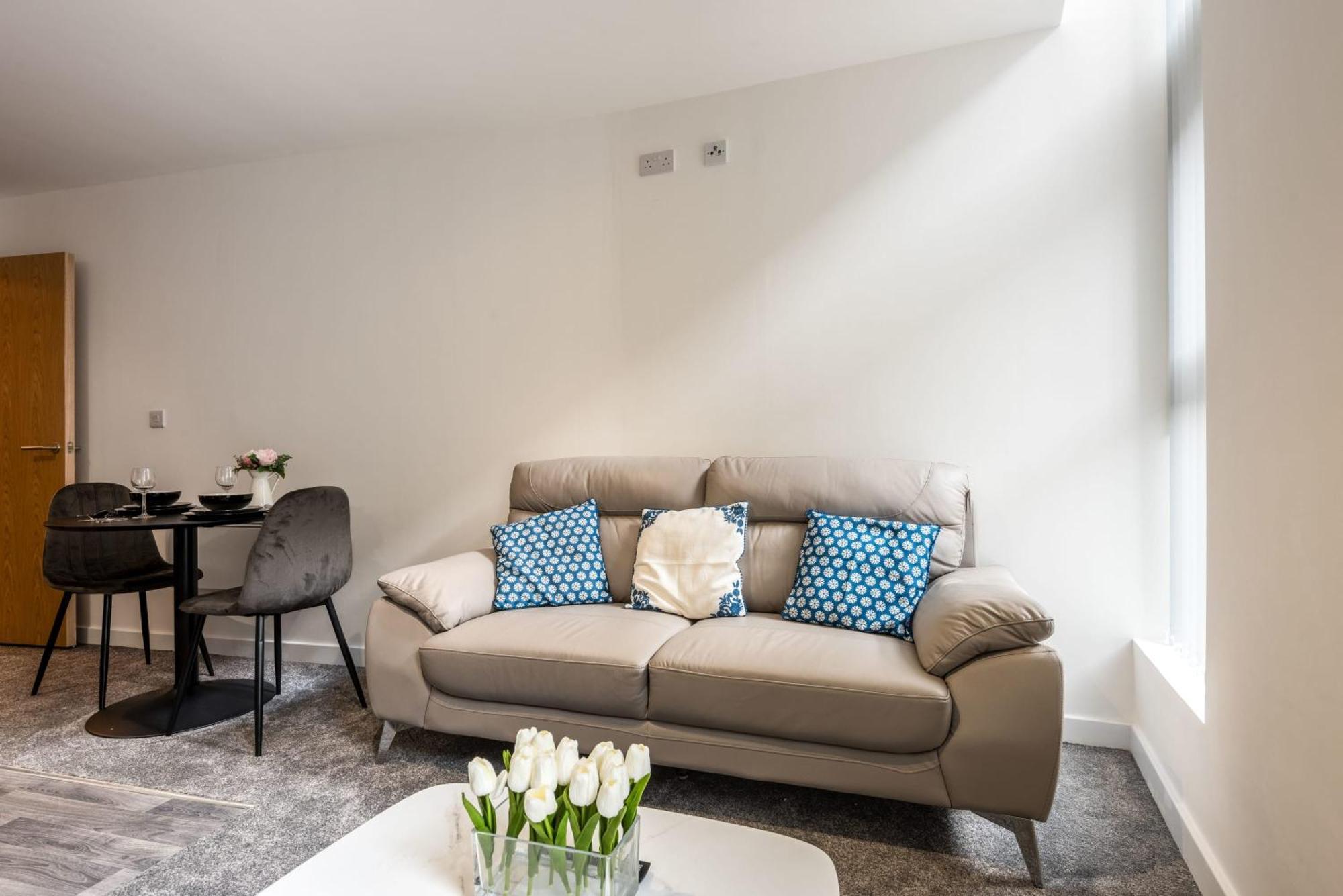 Apartment Contemporary 1 Bedroom In *