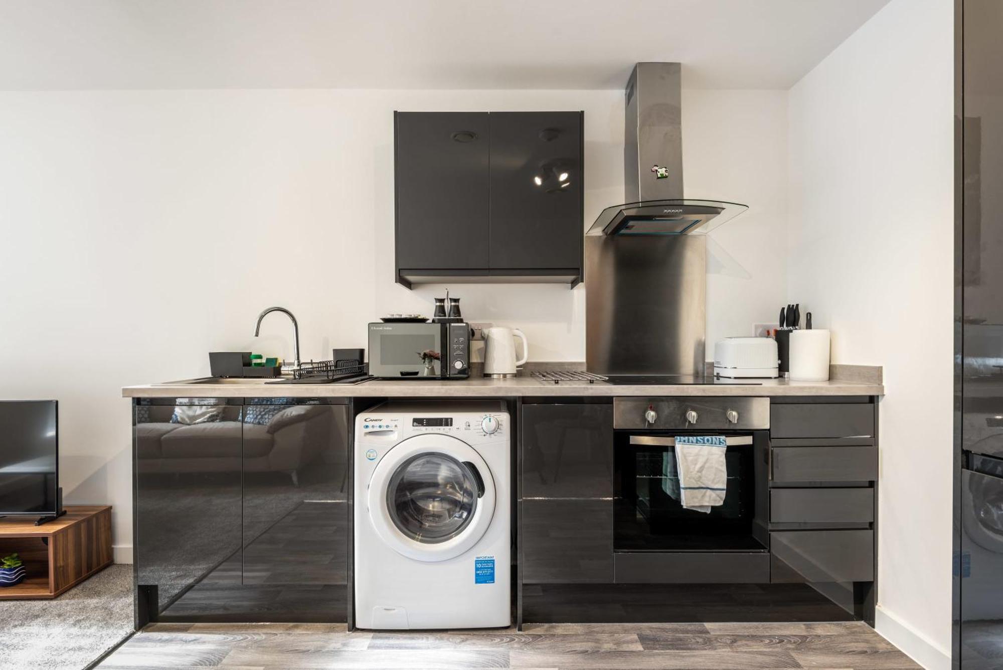 Contemporary 1 Bedroom In *