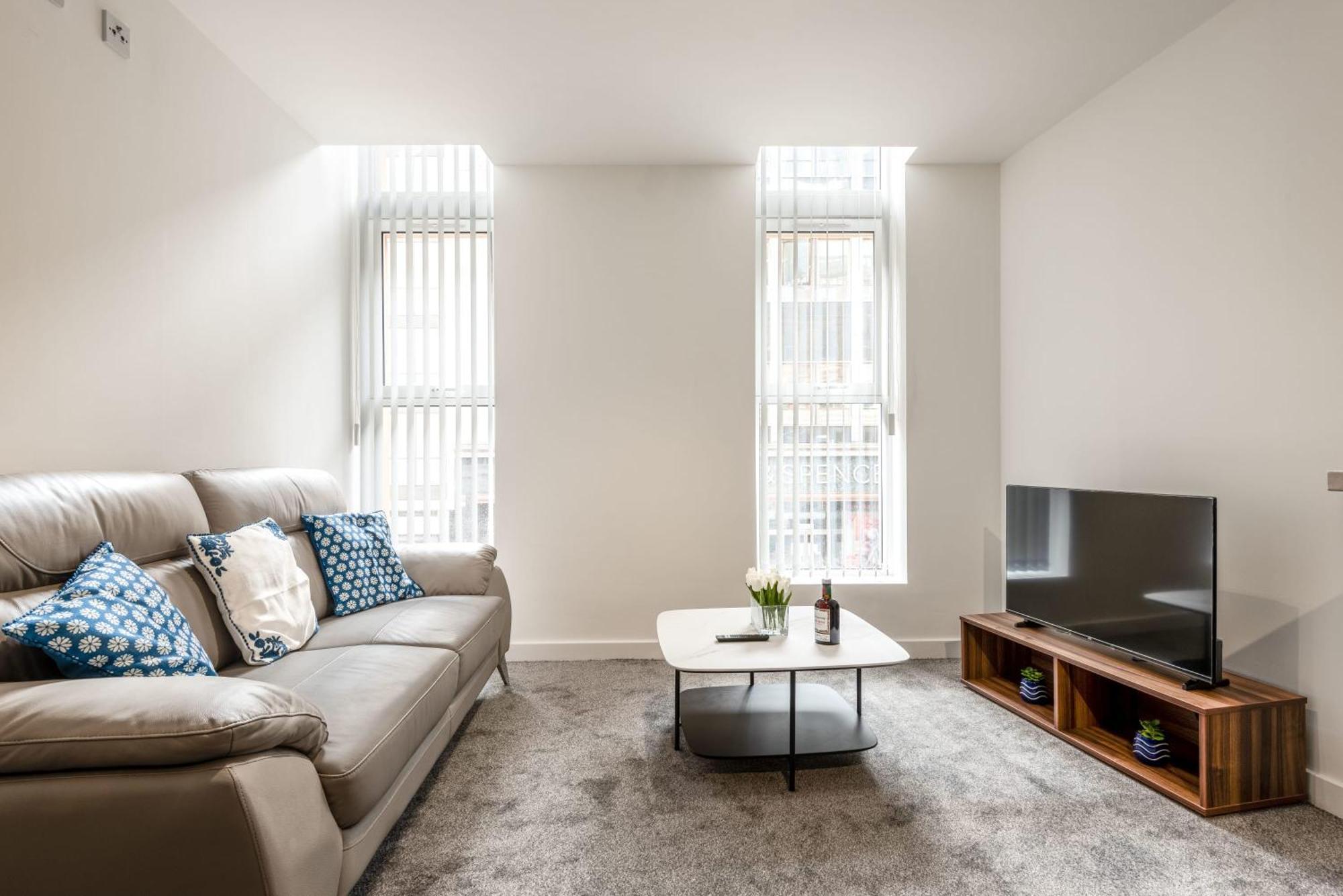 Contemporary 1 Bedroom In Apartment *