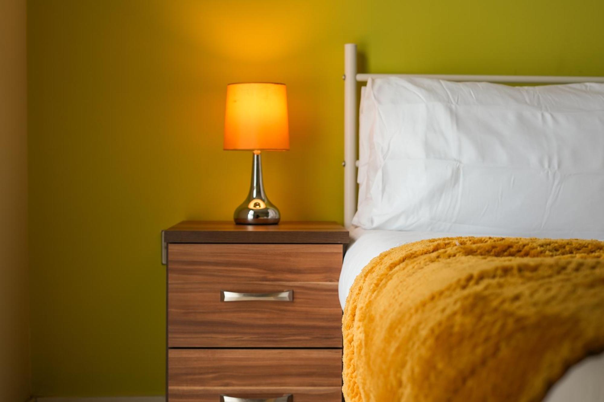 Spacious 2 Bed 98 - Centre, Great Views & Free Netflix - Hosted By Host Save Apartment
