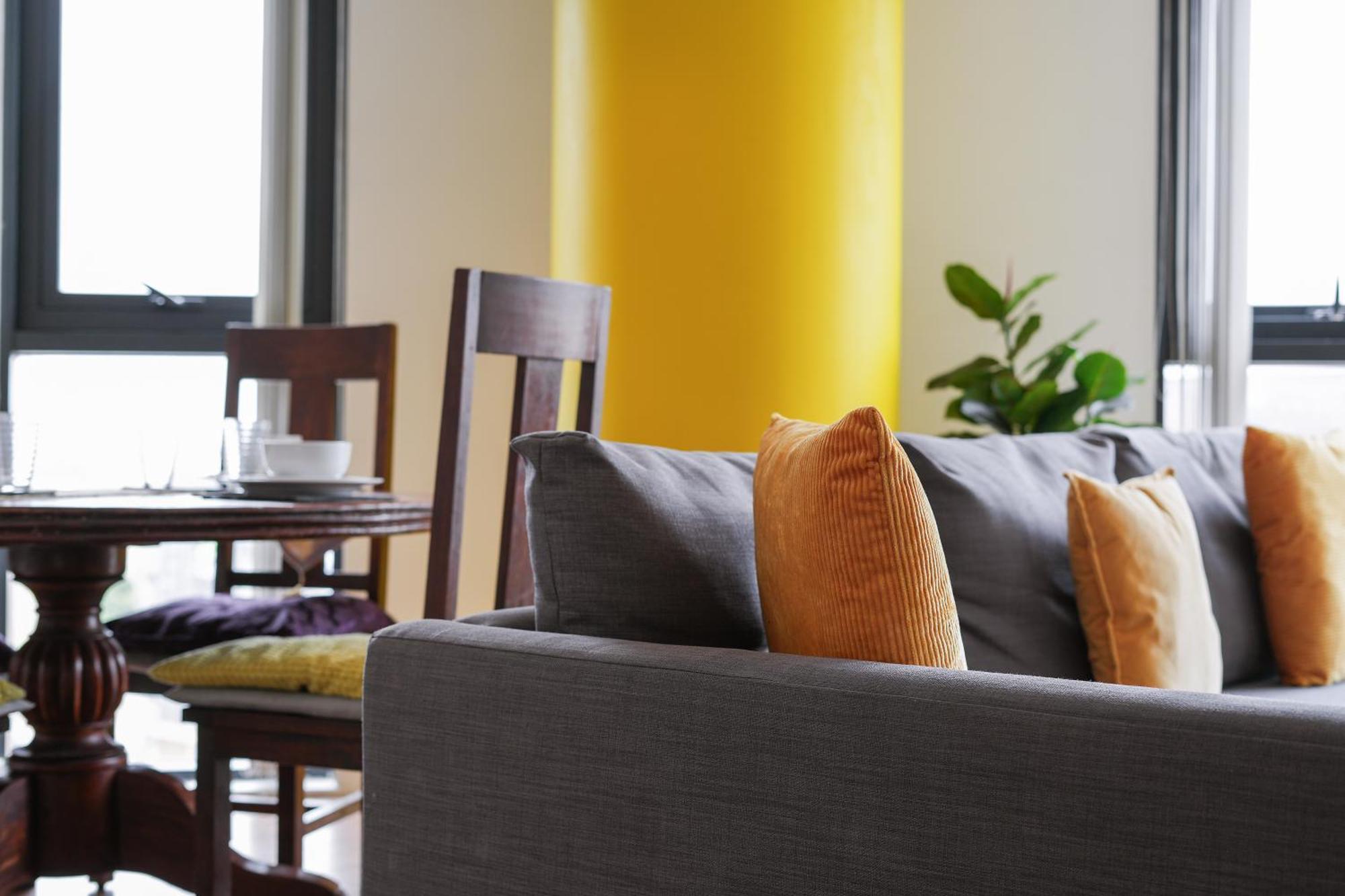 Spacious 2 Bed 98 - Centre, Great Views & Free Netflix - Hosted By Host Save Apartment
