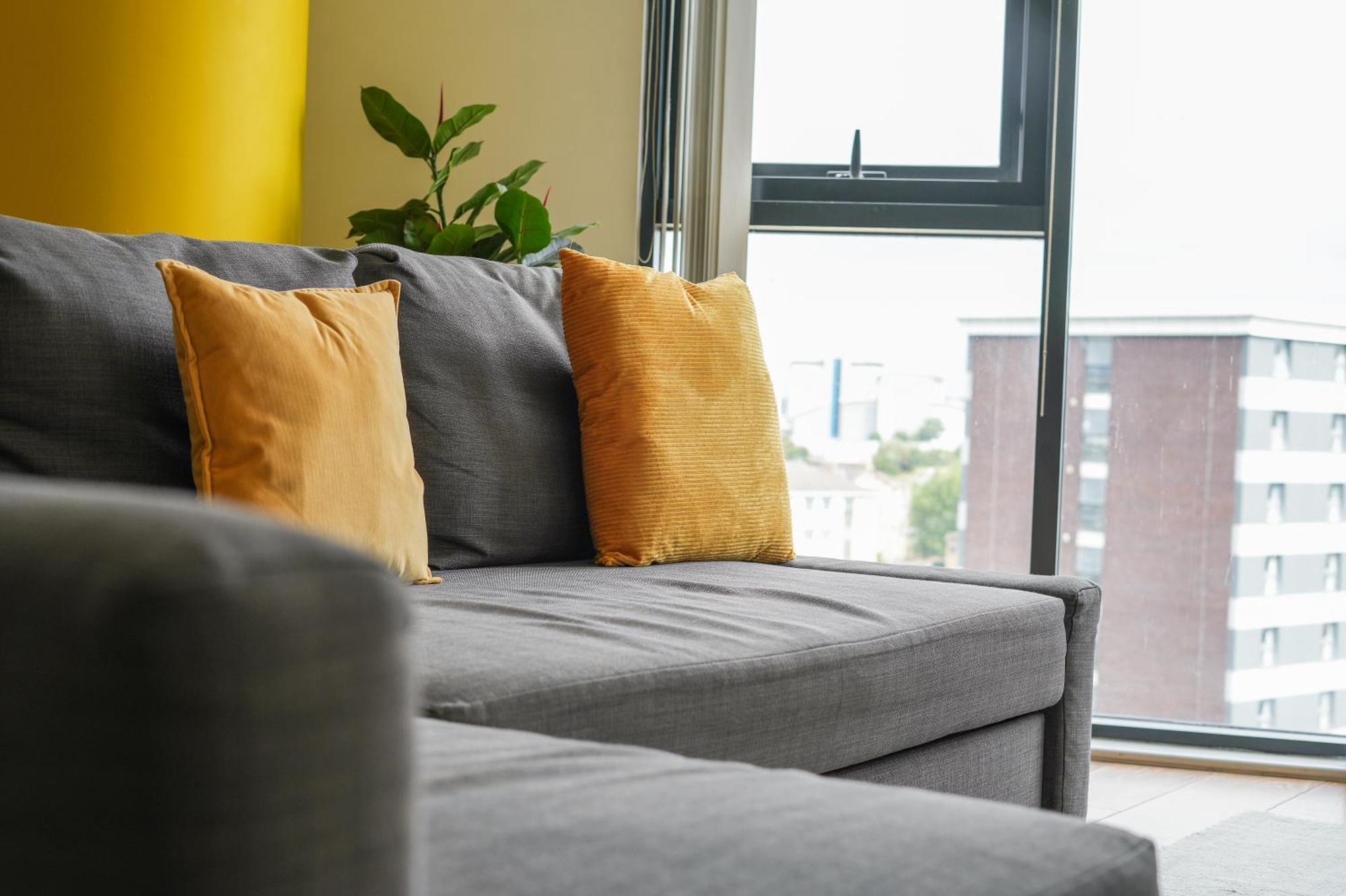 Spacious 2 Bed 98 - Centre, Great Views & Free Netflix - Hosted By Host Save Sheffield
