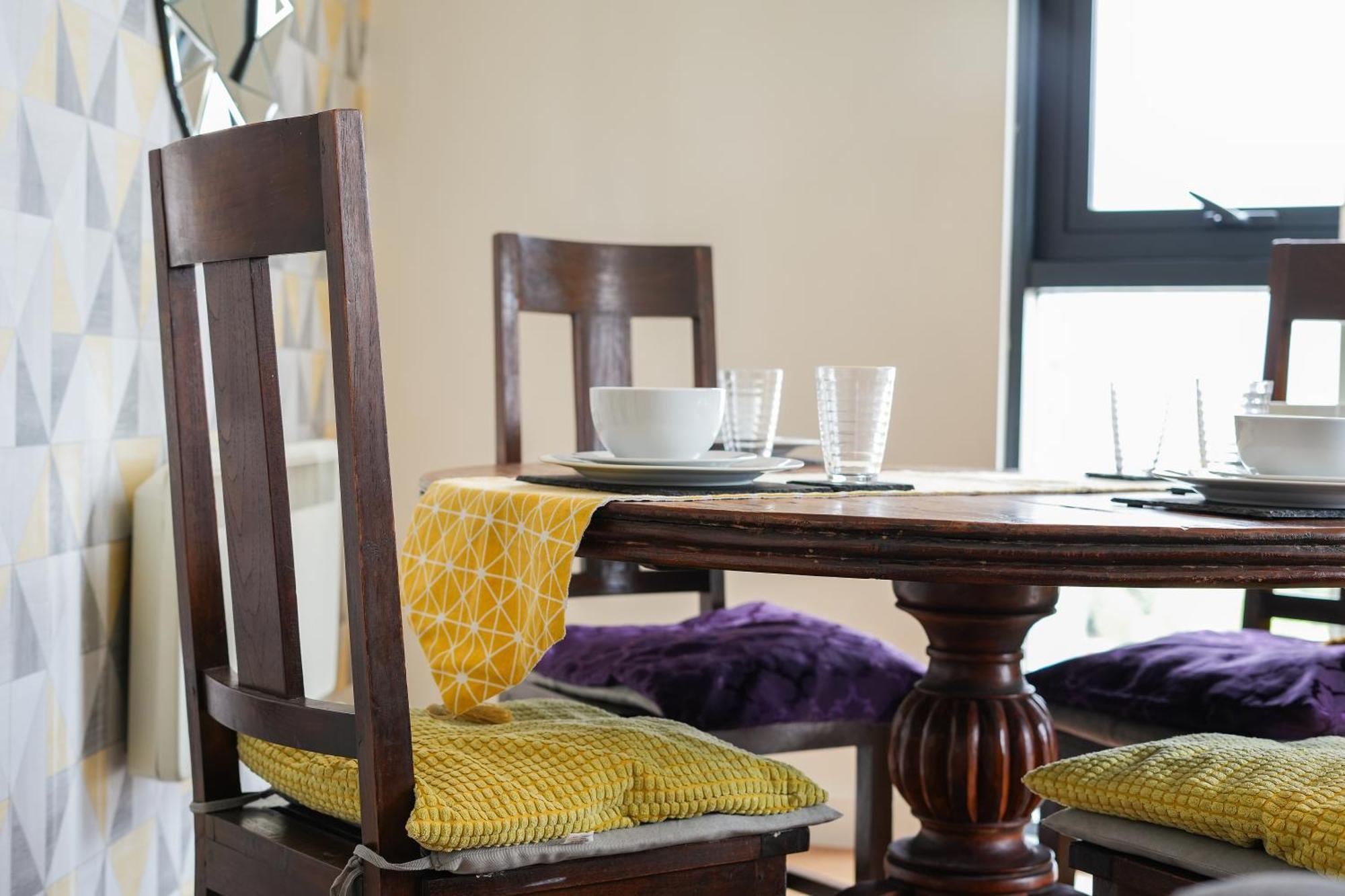 Apartment Spacious 2 Bed 98 - Centre, Great Views & Free Netflix - Hosted By Host Save *