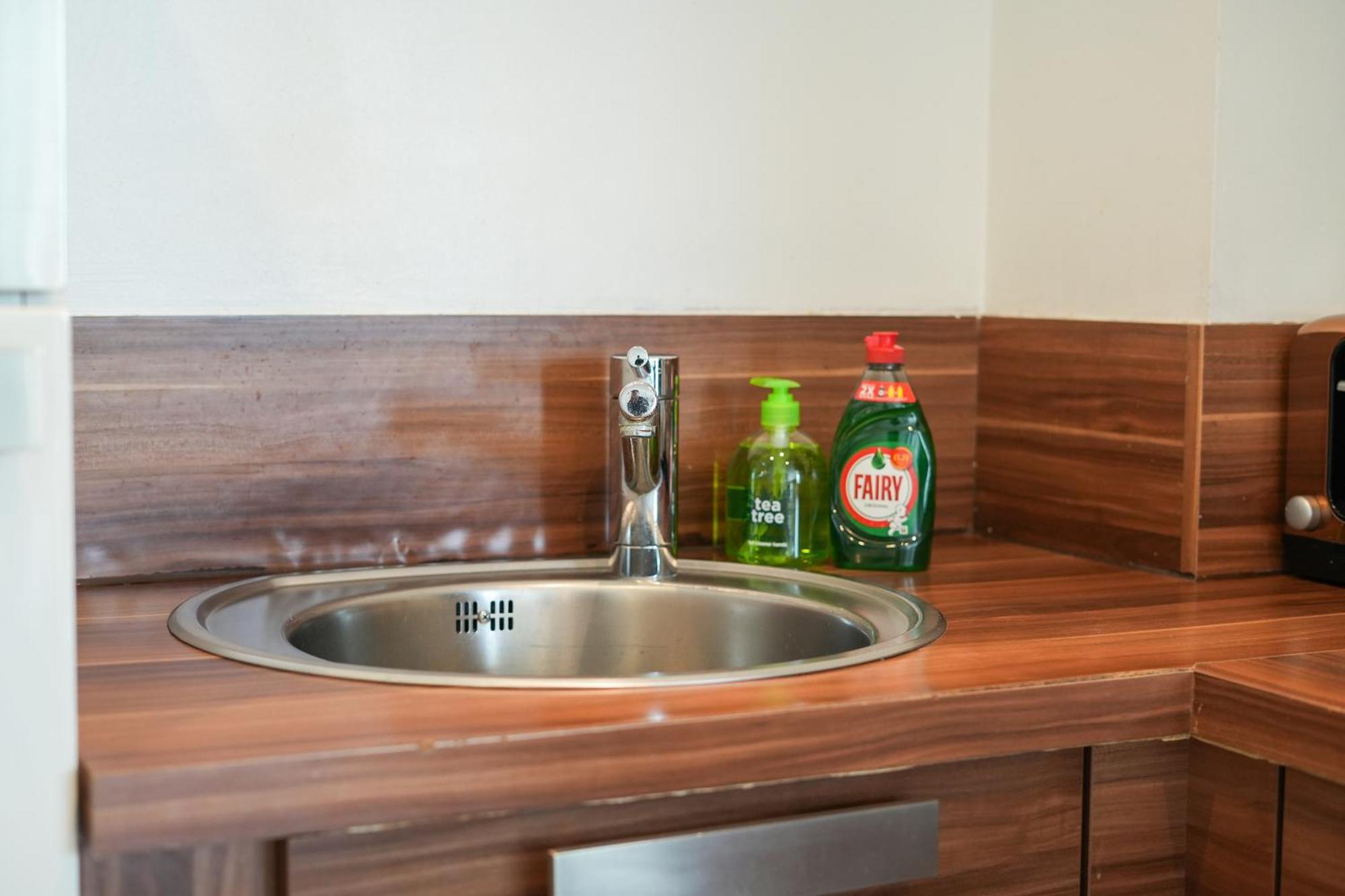 Spacious 2 Bed 98 - Centre, Great Views & Free Netflix - Hosted By Host Save Apartment Sheffield