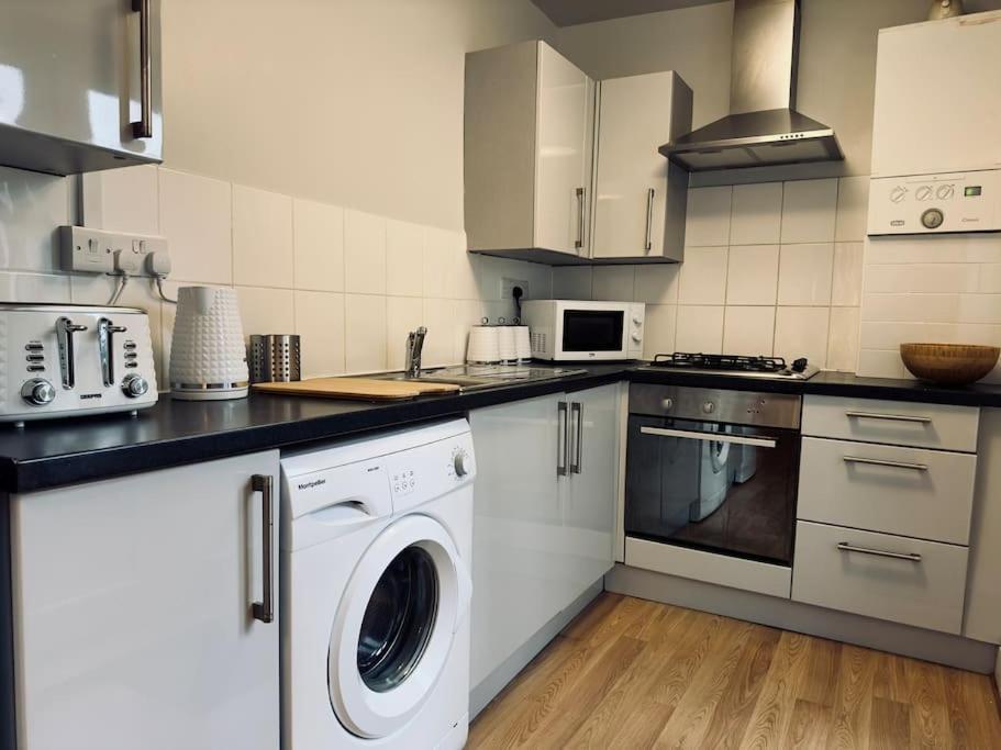 Three Bedroom House By Brookland Serviced Short Lets With Free Wifi Holiday home *