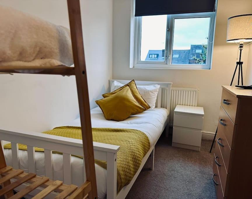 Holiday home Three Bedroom House By Brookland Serviced Short Lets With Free Wifi