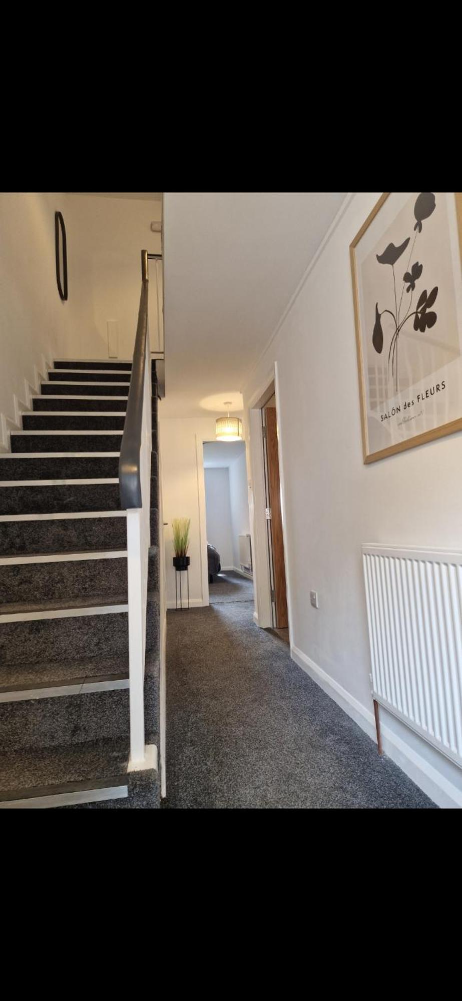 4 Bed- Centre- Free Secure Parking- Monthly & Weekly * Sheffield