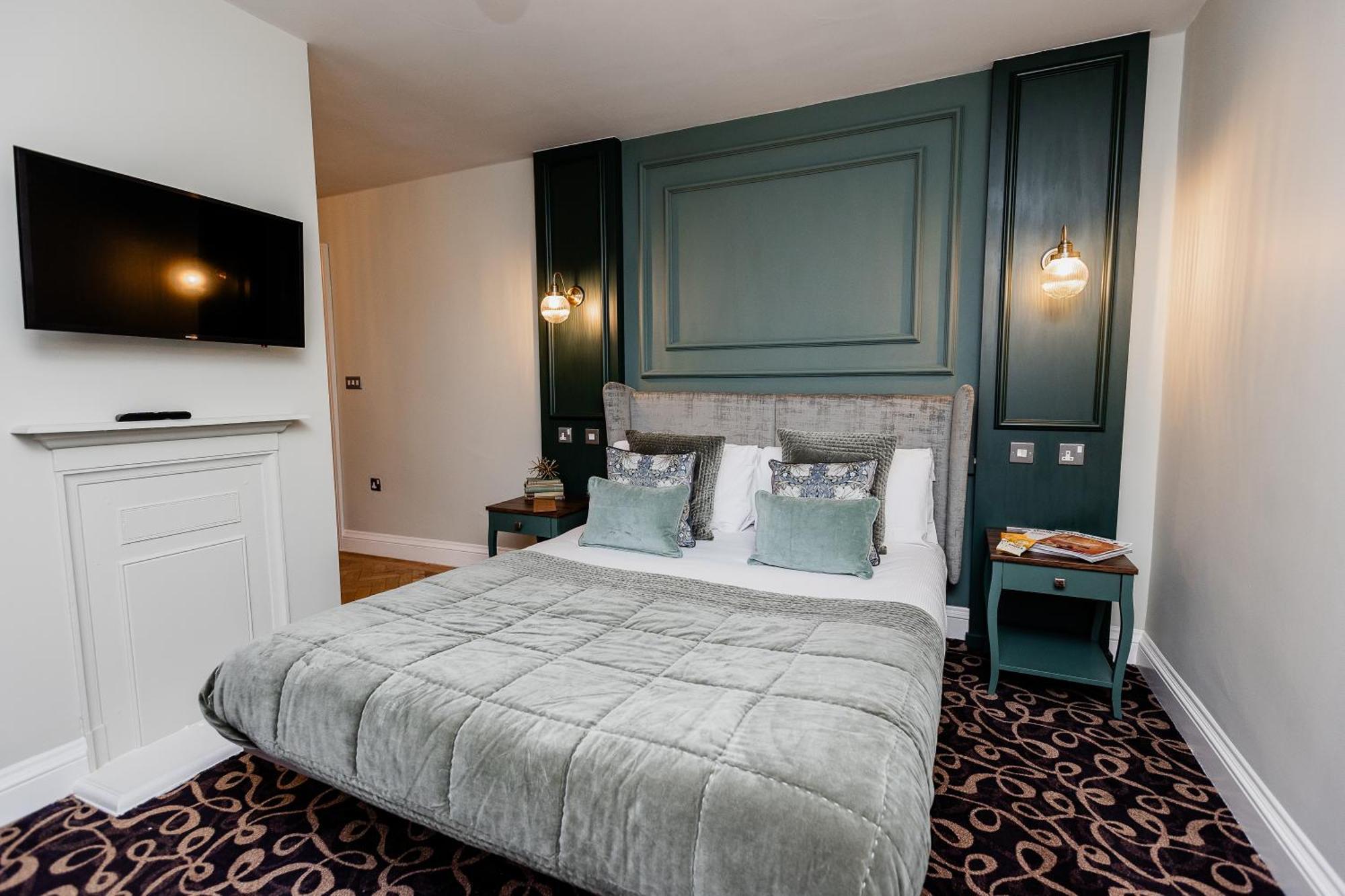 Hotel Halifax Hall
