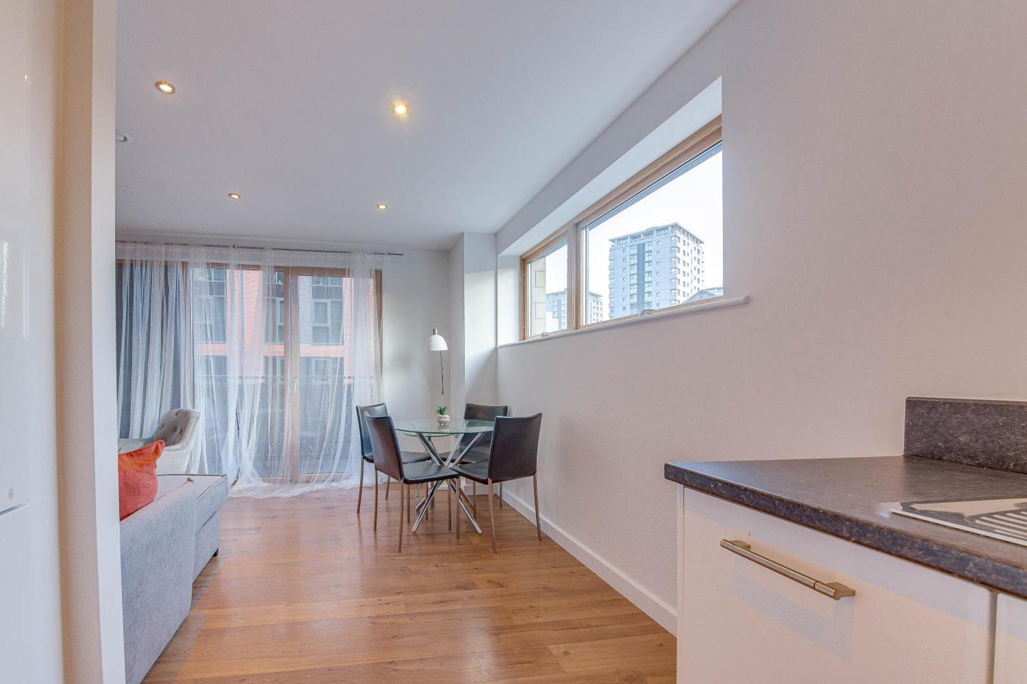 Apartment Elegant Shire House