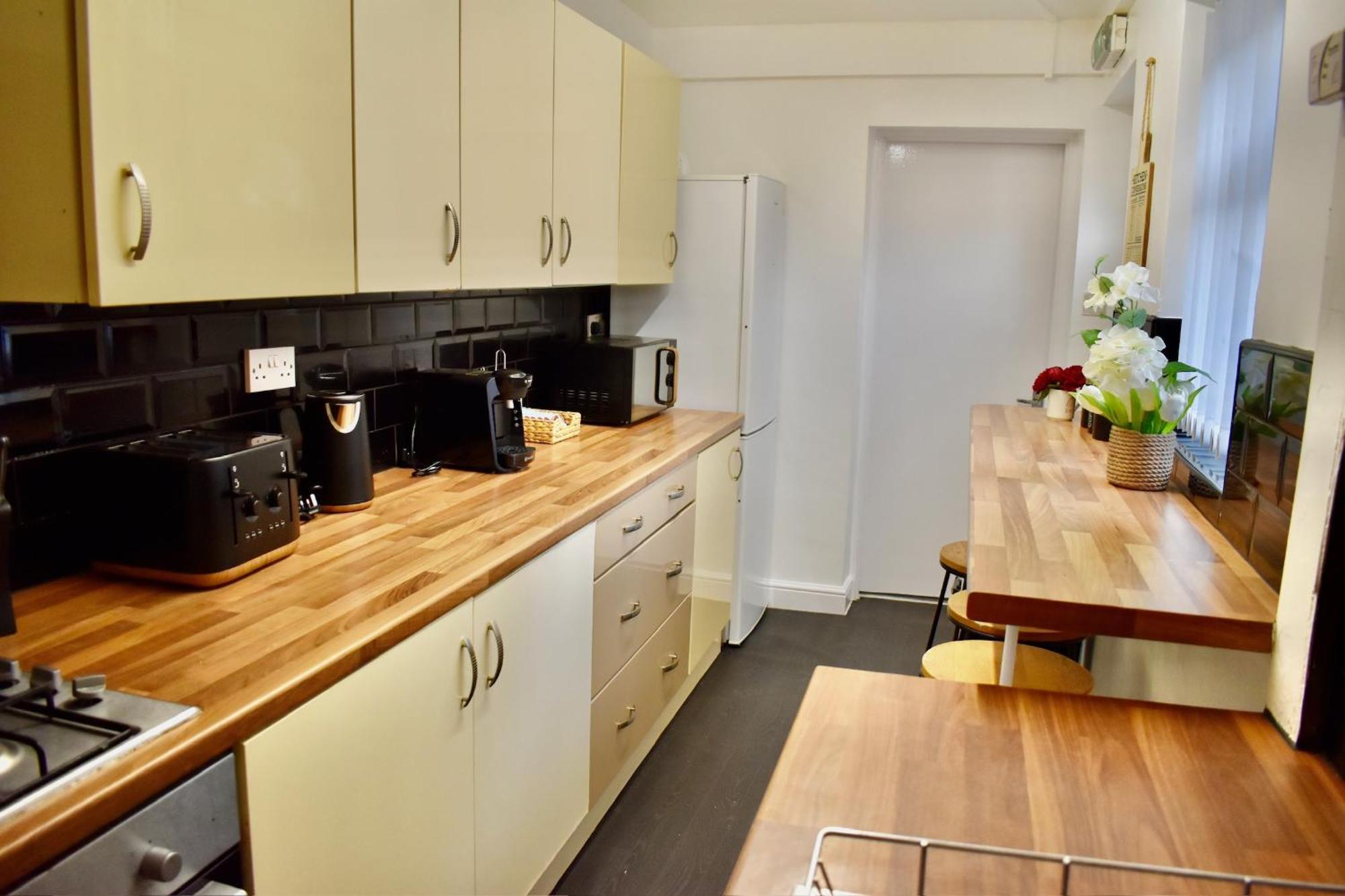Apartment 4bedroom House With Free Wi-fi Near The Centre