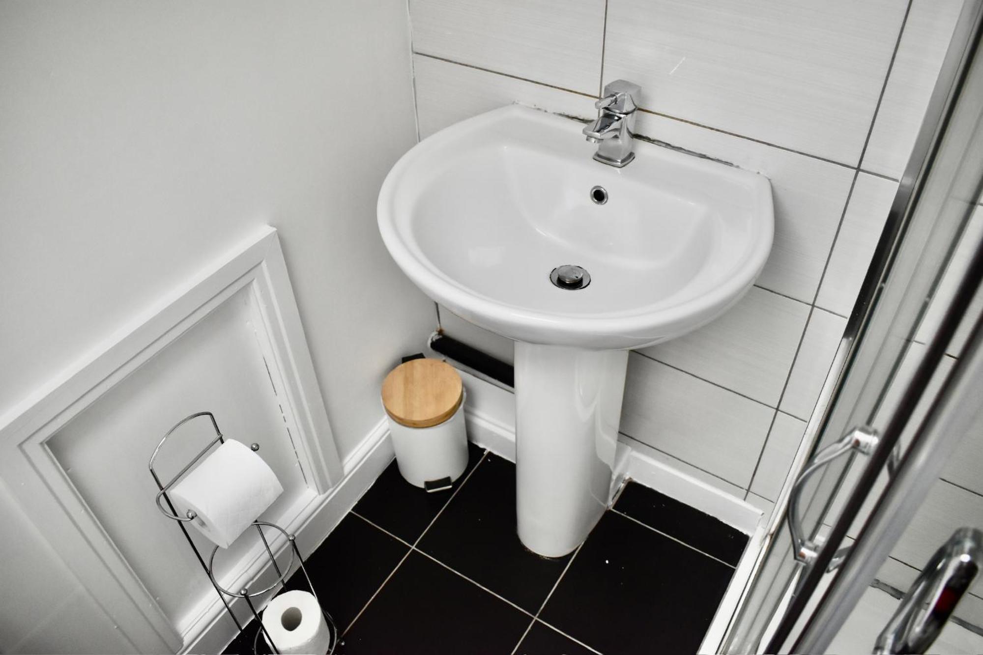 4bedroom House With Free Wi-fi Near The Centre *