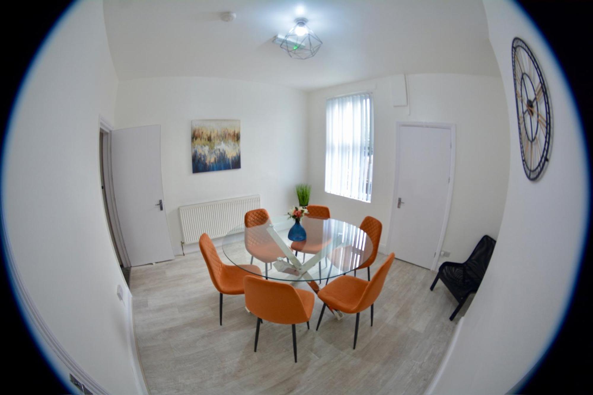 4bedroom House With Free Wi-fi Near The Centre Apartment