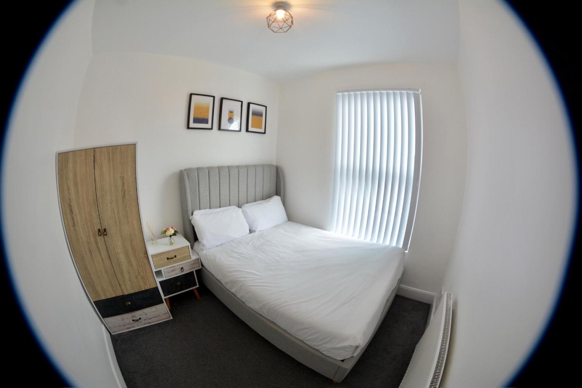 Apartment 4bedroom House With Free Wi-fi Near The Centre *