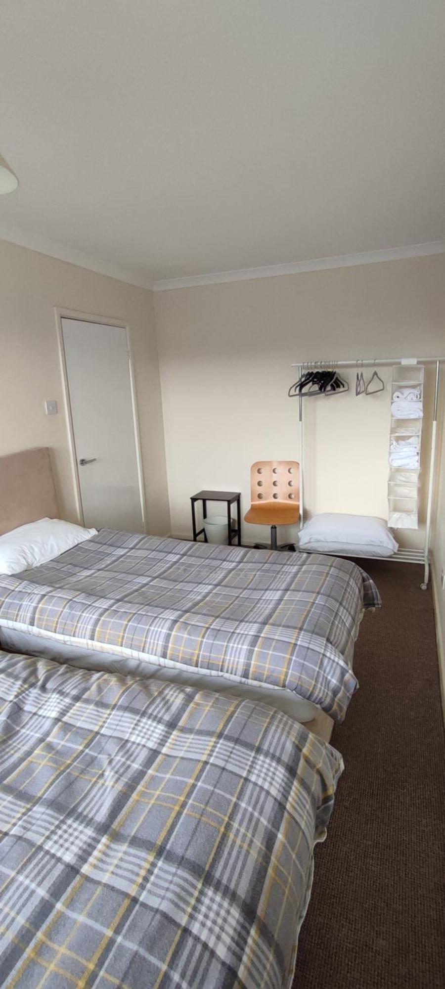 Meadowhall Work Or Leisure Off Road Parking With Cctv Holiday home *