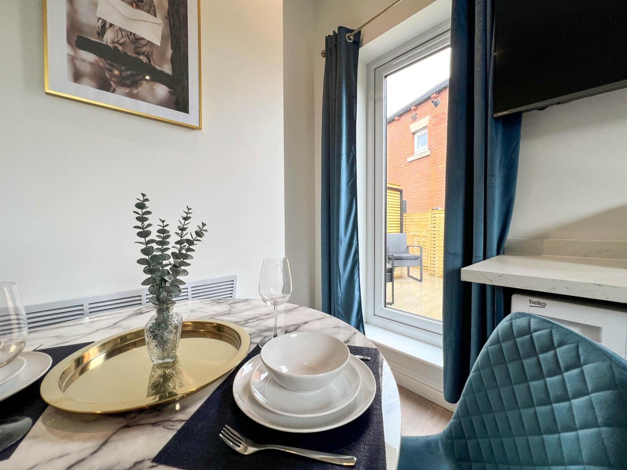 Hanover - Stylish 1 Bedroom Suites, Centre - Hosted By Host Save *
