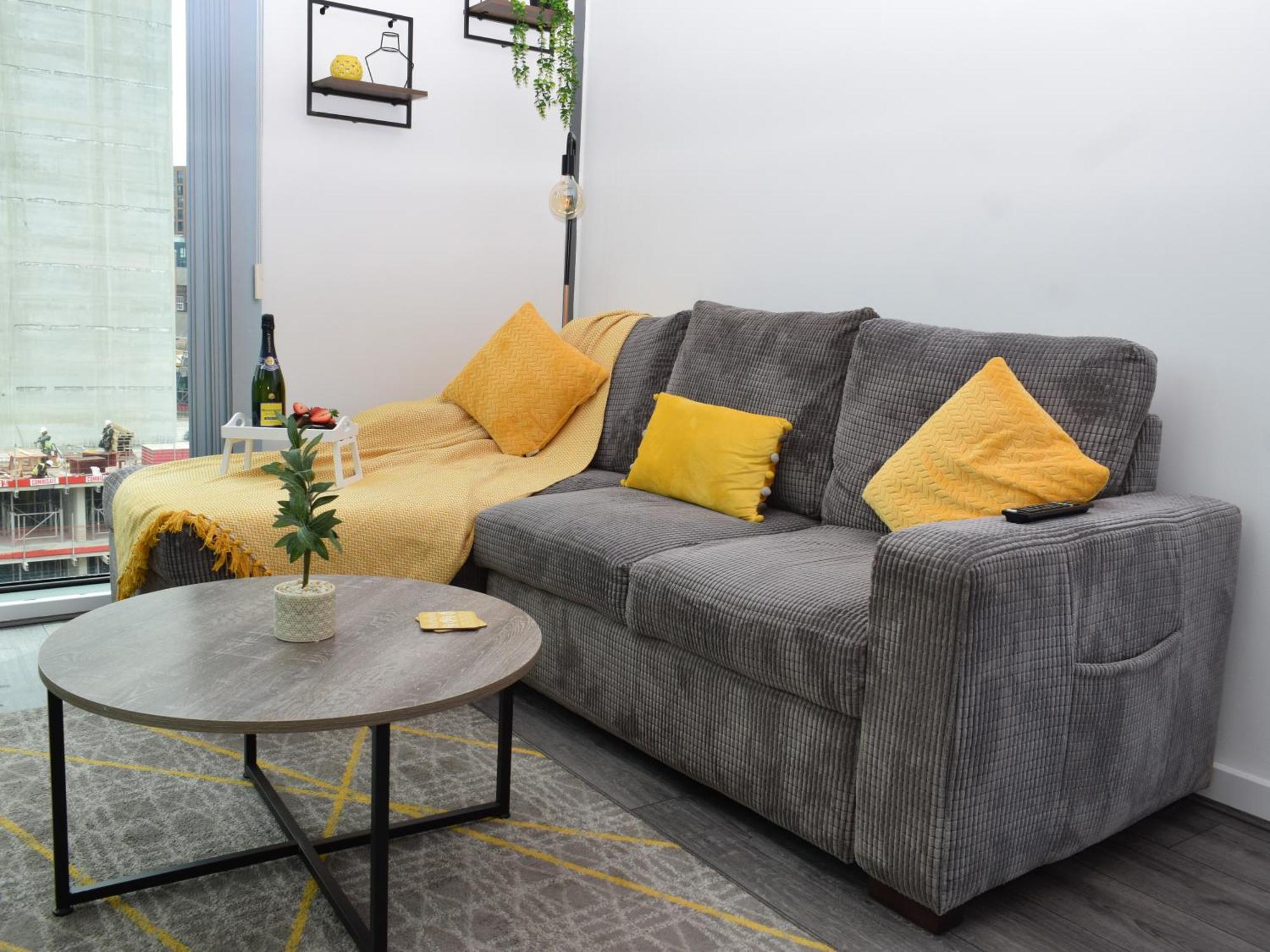 Elegant Centre Penthouse I Exclusive I Sleeps Up To 6 Guest I Families, Business I By Tranquillity Homes Short Lets & Serviced Apartment