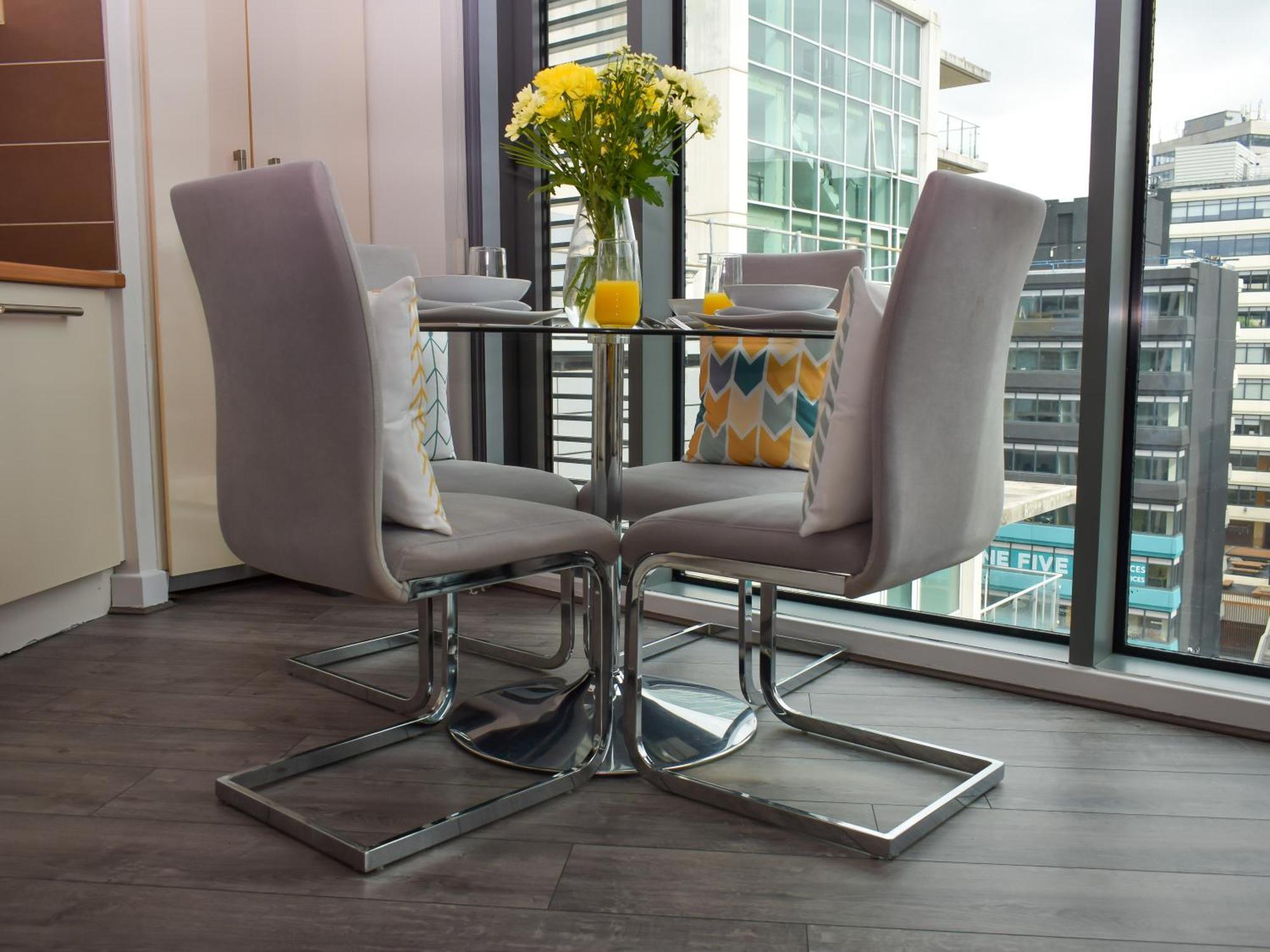 Elegant Centre Penthouse I Exclusive I Sleeps Up To 6 Guest I Families, Business I By Tranquillity Homes Short Lets & Serviced Apartment Sheffield