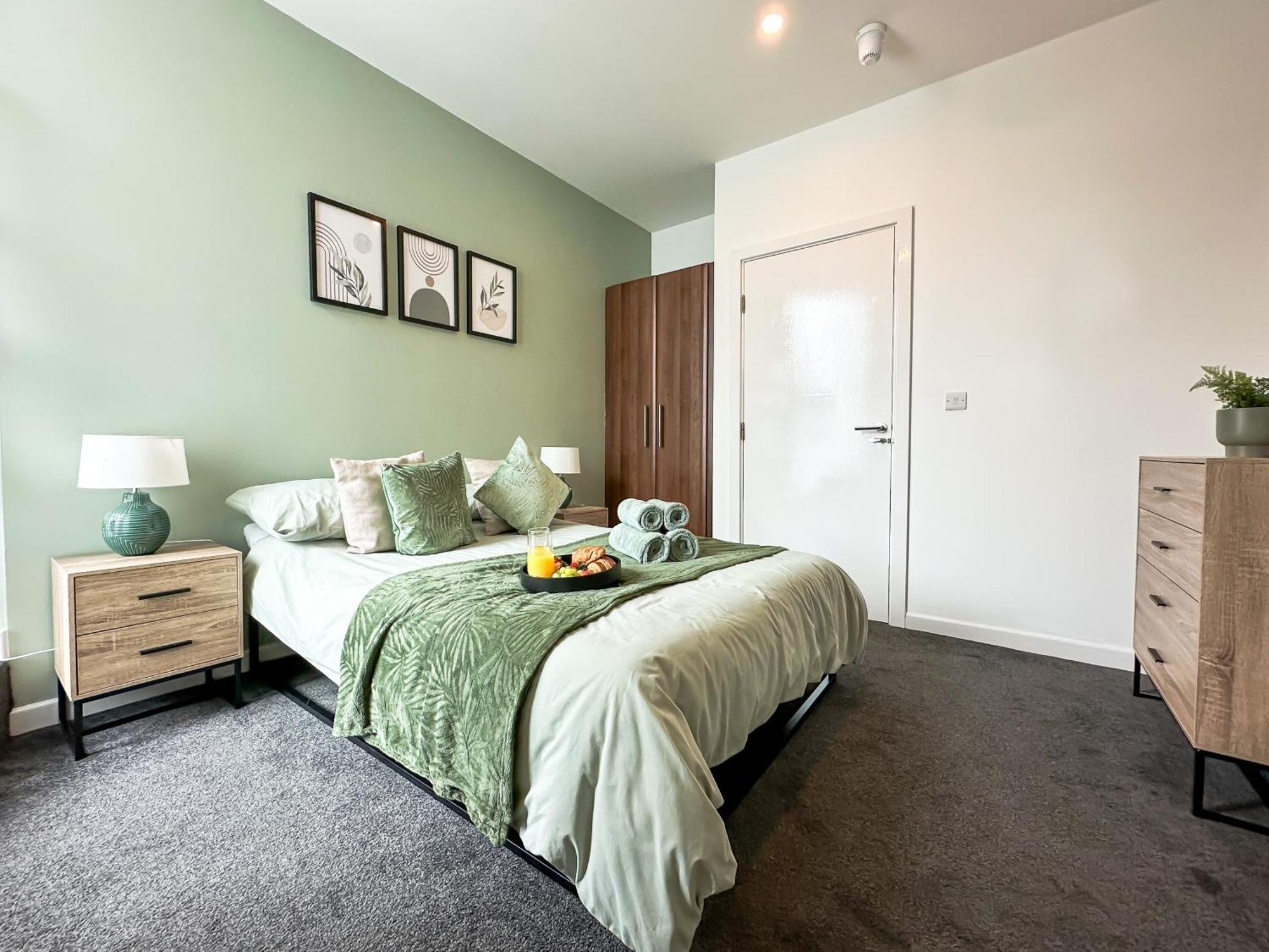 Elegant Centre Penthouse I Exclusive I Sleeps Up To 6 Guest I Families, Business I By Tranquillity Homes Short Lets & Serviced Apartment *