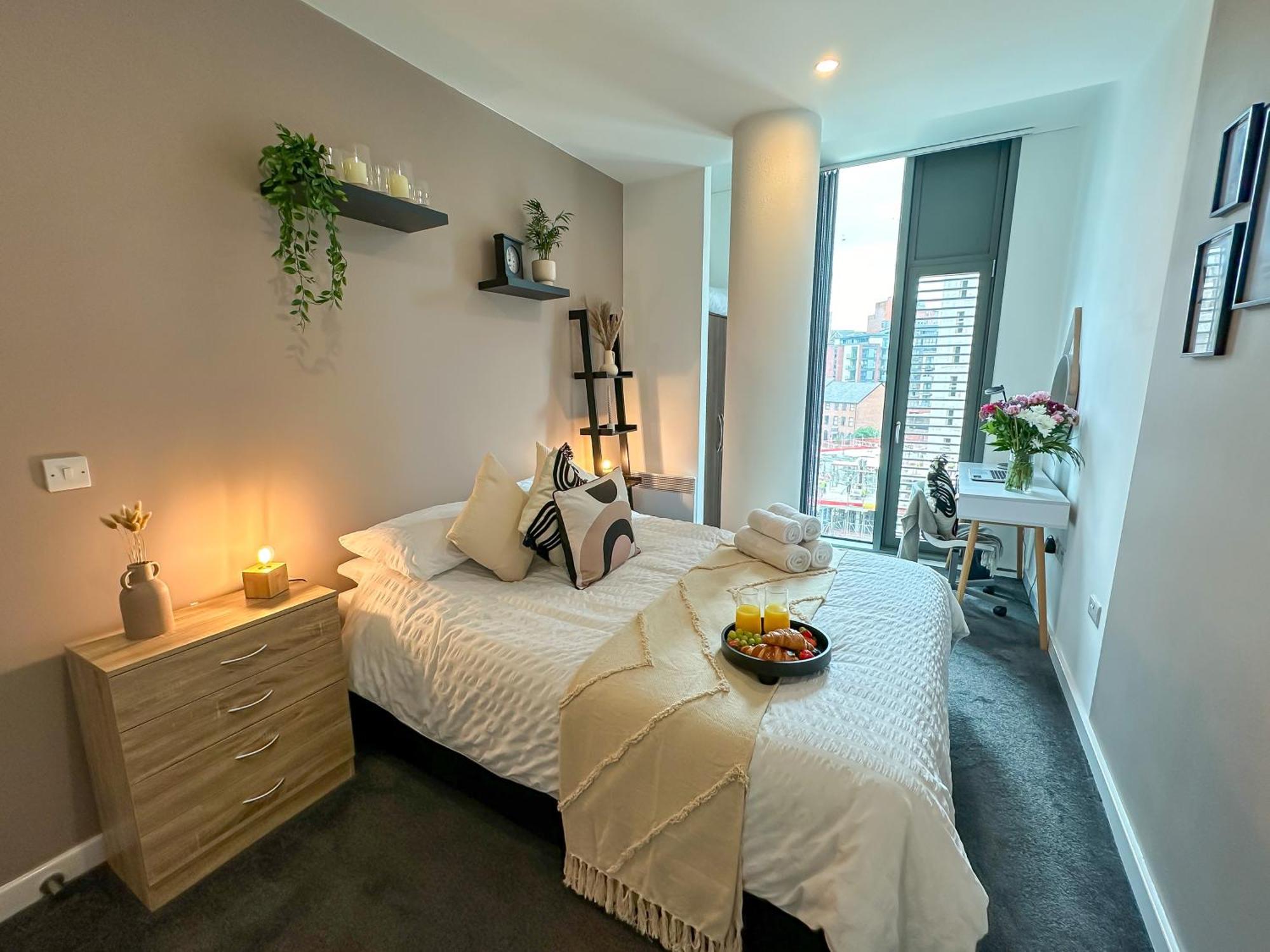 Elegant Centre Penthouse I Exclusive I Sleeps Up To 6 Guest I Families, Business I By Tranquillity Homes Short Lets & Serviced Apartment *