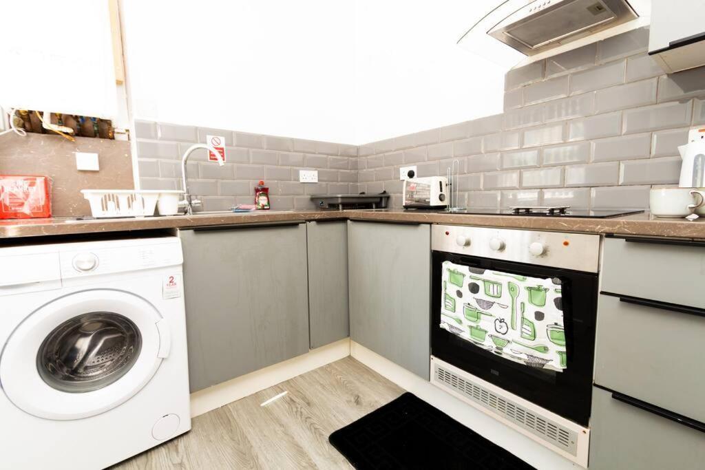 1 - Stylish In A Shared House * Sheffield