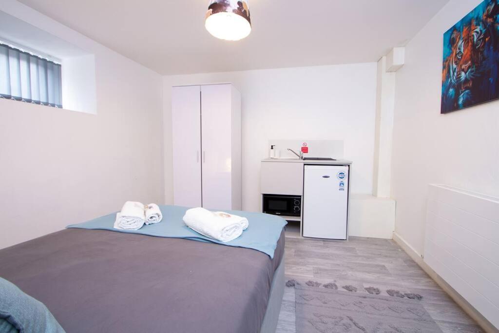 2 - Stylish Private In A Shared House Apartment Sheffield