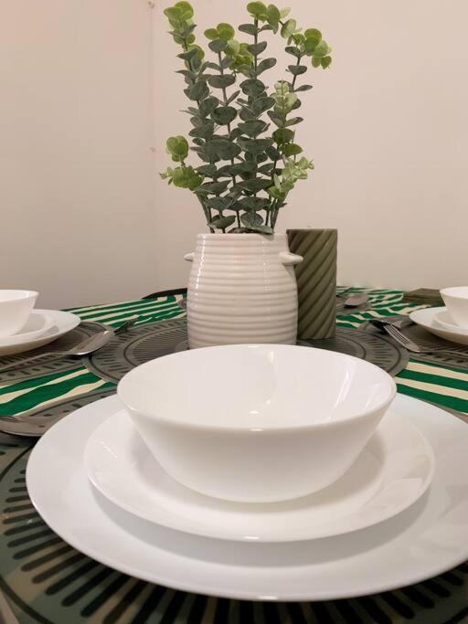 2 - Stylish Private In A Shared House Apartment *