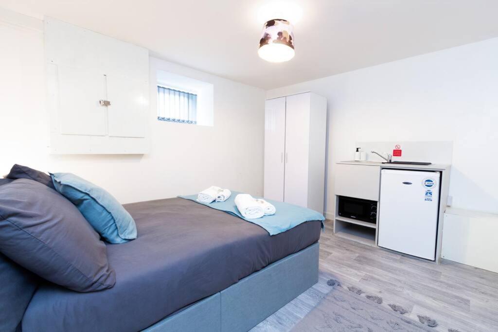 2 - Stylish Private In A Shared House Apartment Sheffield