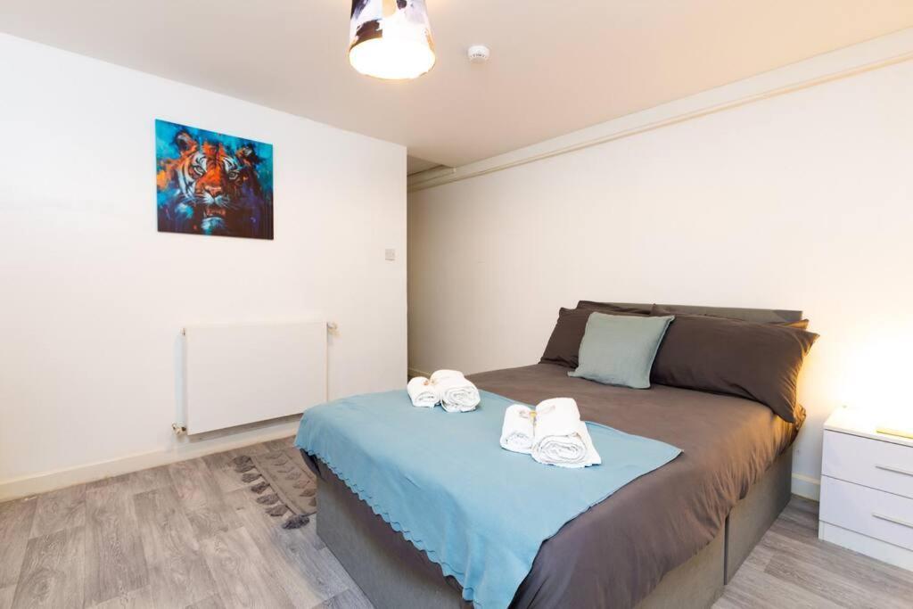 2 - Stylish Private In A Shared House