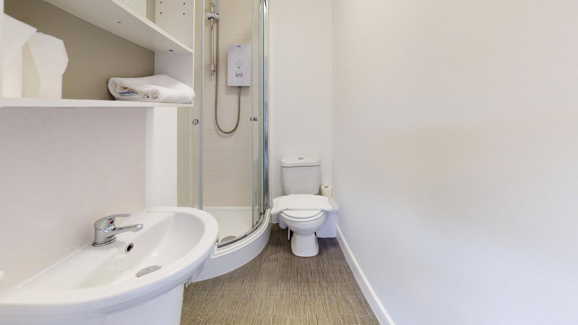4bed And 4bath House Near Centre With Free Wifi Holiday home *